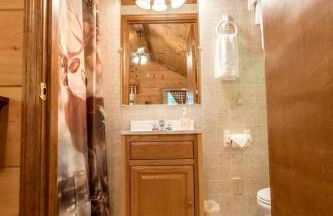 Treehouse Cabin in Riverton, WV - Foto 11