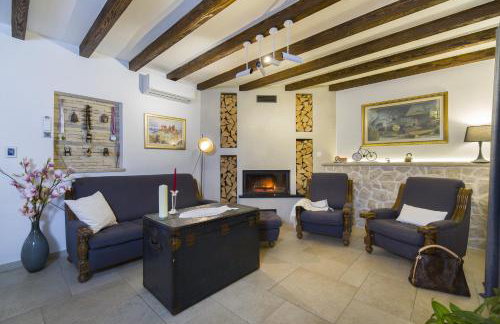 Villa Vision with Heated Pool & Jacuzzi in Sestanovac - Foto 8