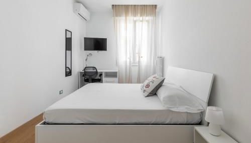 Bologna city center view by Wonderful Italy - Photo 3