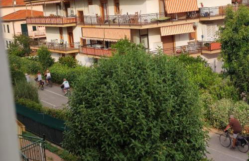 Appartamento vicino al mare con parcheggio - Foto 23