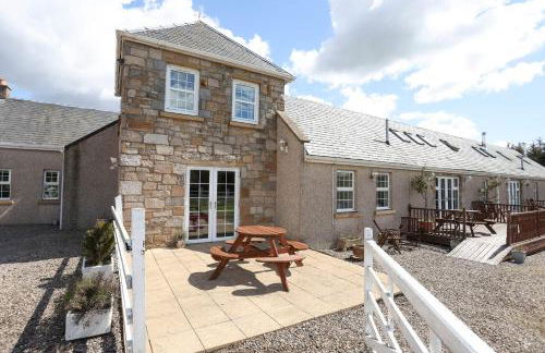 JOIVY Greenknowes Farmhouse with Hot Tub and Bar - Photo 53