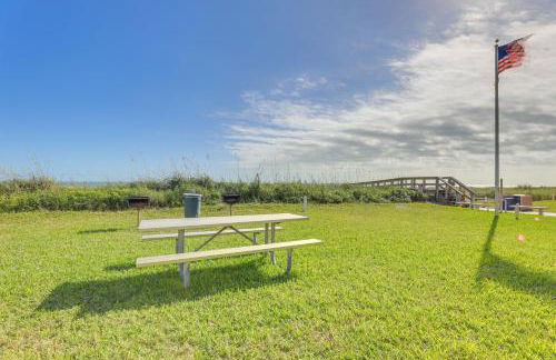 Central Cocoa Beach Condo with View, Steps to Beach! - Foto 23
