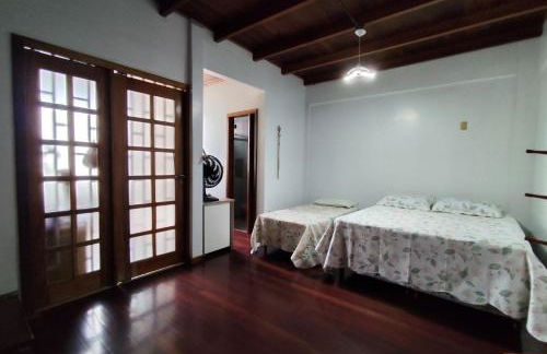 Casa com suítes privativas - Localização no centro, perto de serviços e pontos turísticos - Foto 6