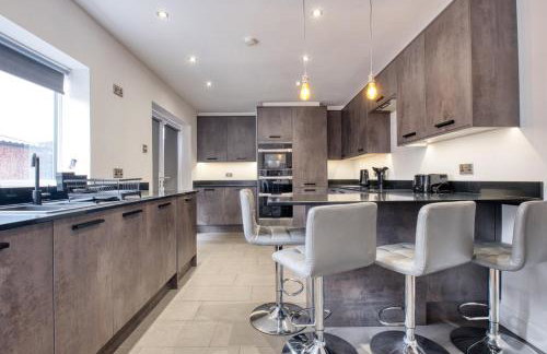 Westhoughton 3 Bedroom House - Free Parking - Photo 28