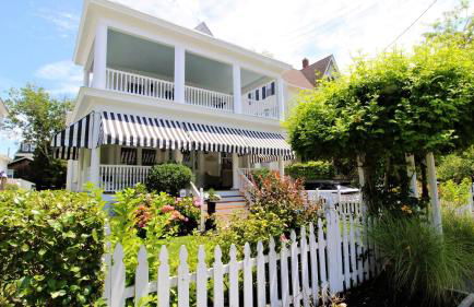 207 Howard Street - The "Schapteau" - Foto 1