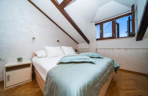 City Beach Villa with Pool and Sea View - Foto 42