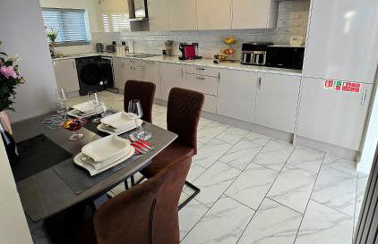 Luxury Modern Comfy 3BR House Contractors Family - Foto 33