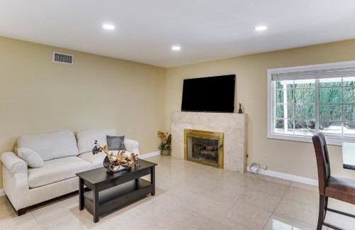 5 Mi to Anaheim Convention Center Retreat with Yard - Foto 6