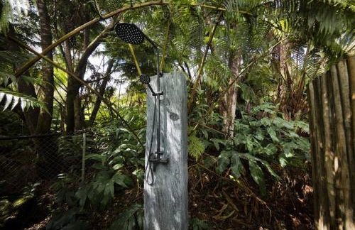 Romantic Retreat, Relax at Hot-tub, Indoor & Outdoor shower, firepit, 5 min to Hawaii Volcano park - Foto 31