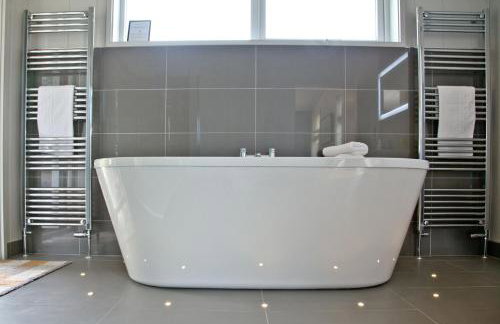 Orchard Lodge, Strawberryfield Park - Photo 30