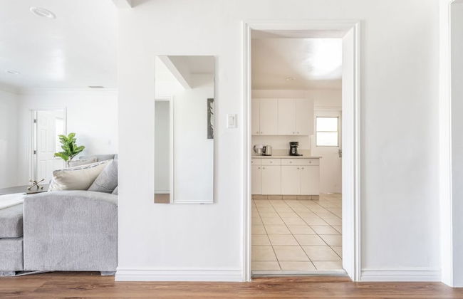 Charming Spacious Home - Modern Comforts, Prime Location - Photo 48