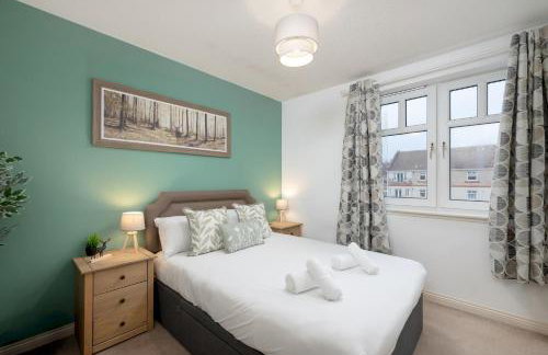 Stylish 2-Bed Flat with Balcony Near Haymarket - Pass the Keys - Foto 26