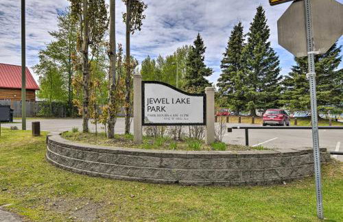 8 Mi to Dtwn Achorage! Home with Pet-Friendly Yard - Foto 29