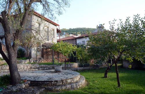 Giorgos' & Noula's Cottage in Desfina village- near Delphi - Foto 17