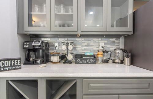 Luxury Villa with Hot Tub, Two Fire Pits, King Bed Suite, Game Room & Fenced Yard - Foto 21