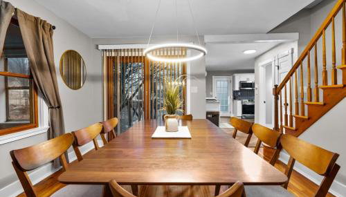 Spacious Cozy 3 Bed 2 Bath - Photo 2