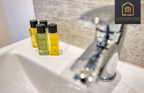 Two bedroom - Central Peterborough - New Year Discount - Foto 28