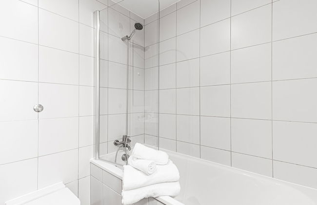 Impeccable 1-bed Apartment in London City - Photo 10