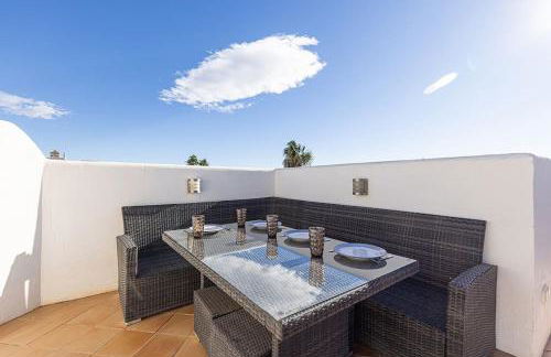 Stylish Penthouse Duplex at Matchroom Country Club - Photo 11