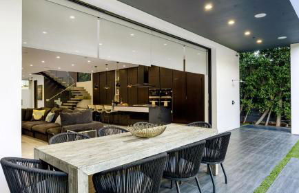 Private LA Retreat w Pool Hot Tub Fire Pit Near Melrose Ave The Martel House by AvantStay - Foto 43