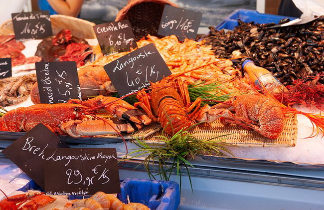 Private Walking Tour in Lyon Food Market Heritage - Photo 6