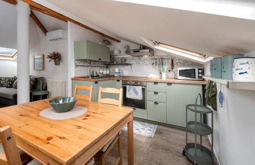 049 - Attico ELEGANTE, 10 minuti a piedi da MARE e SPIAGGIA - POSTO AUTO PRIVATO GRATIS - Foto 4