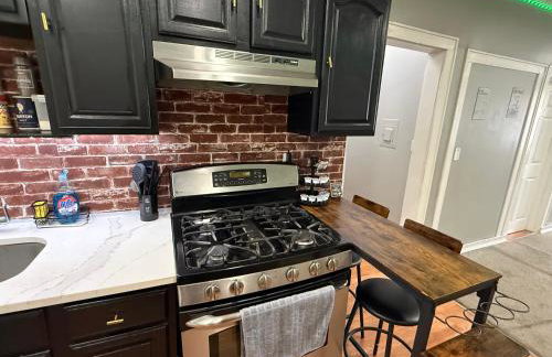 EWRBNB - Rare Find! Huge 3BR Apartment with Open Layout minutes from Newark Airport & NYC - Apartment # 2 - Foto 28