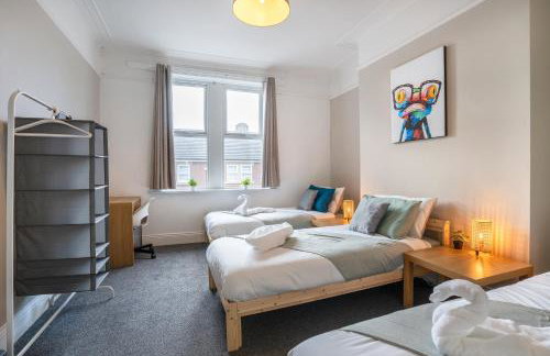 4Bedrooms-3Bath-9Beds-Wallsend- by Holiday Homes - Foto 3