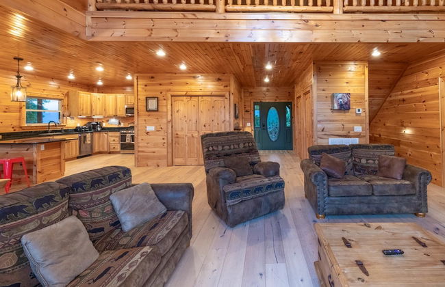 Luxury 4200 Sqft Log Cabin on 50 Acres Sleeps 16 - Foto 75