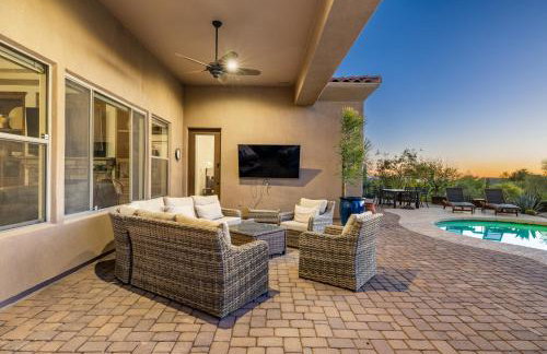 Desert Oasis with Pool Black Mountain Views - Photo 4