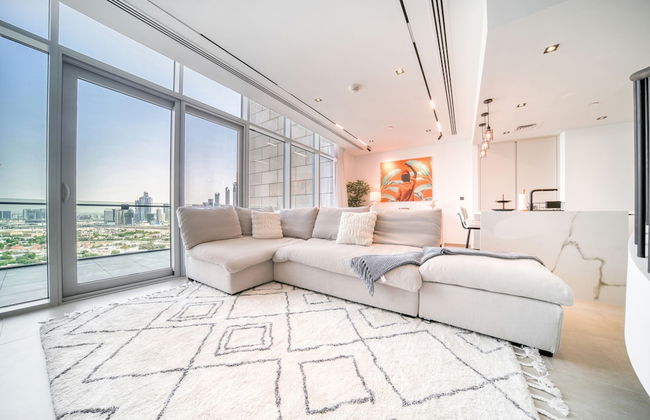 Luxe and Modern Duplex in Difc - Photo 47