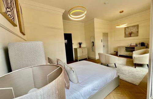 Flora in ApartNest Auchterarder - Photo 16