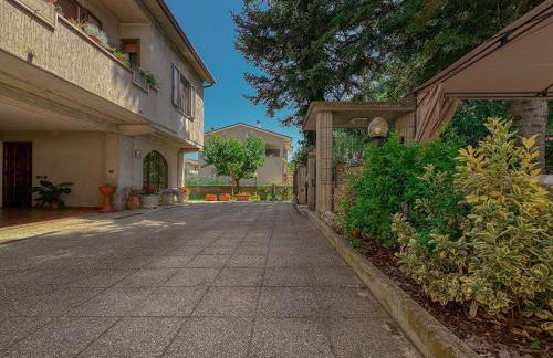 Ampia Casa con Giardino by Host Hero - Photo 36