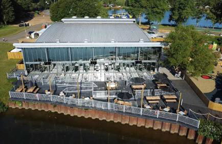 Elegant 2 Bed 1 and Half Bath Caravan in Holiday Resort Village - Photo 30