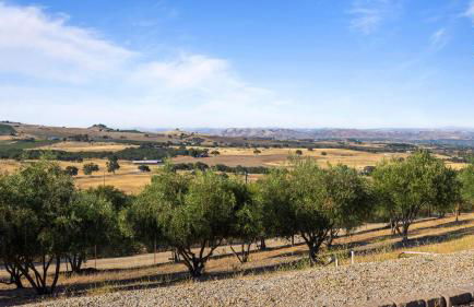 4.5 Acre Secluded Ranch w Panoramic Views • Fire Pit Olive Ranch by AvantStay - Foto 12