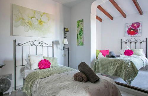 HOUSE WITH AMAZING VIEWS , OVERLOOKING THE FESTIVAL TOWN OF SITGES - Foto 19