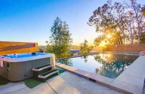 Large Pool Home on Two Acres with Views! - Foto 10