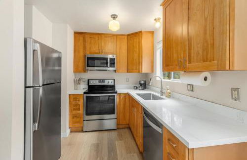 Riverfront Retreat Hot Tub Sauna Yard Gazebo and VIEWS - Foto 13