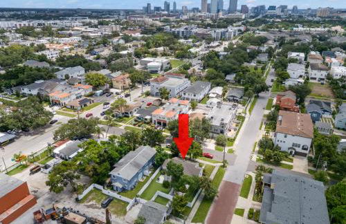 NEW SoHo Sanctuary - Gorgeous Apartment Steps to S Howard Ave with Fenced Yard - Foto 24