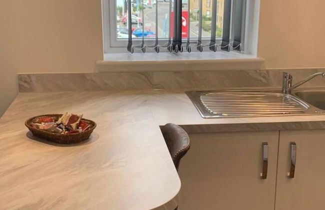 Stunning 2-bed Apartment in Grays - Photo 27