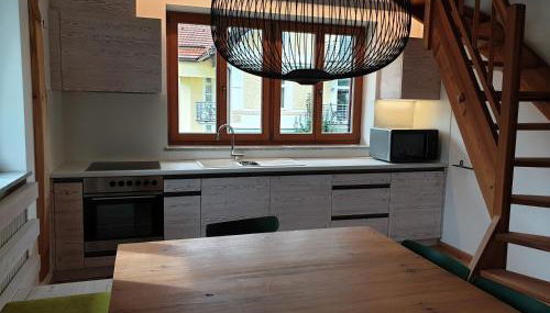 Ampio appartamento su 2 livelli con garage coperto - Foto 3