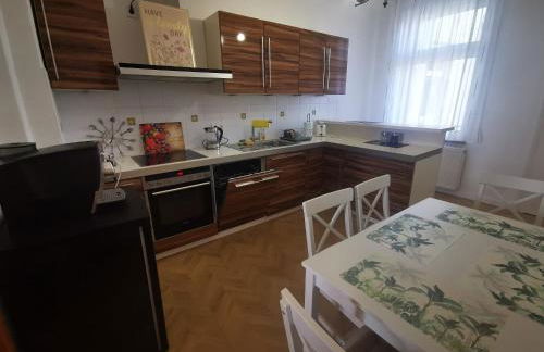 Under the Hill plus - Foto 11