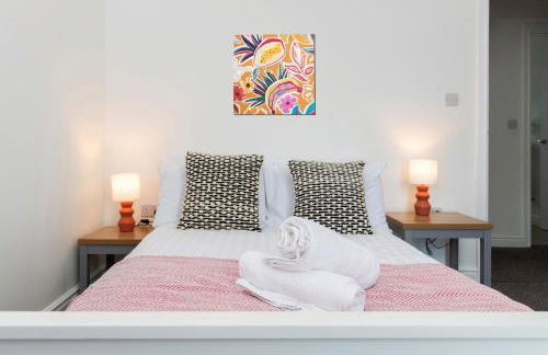 2-Bed House•Free Parking•WiFi•Long Stays Welcome - Photo 10