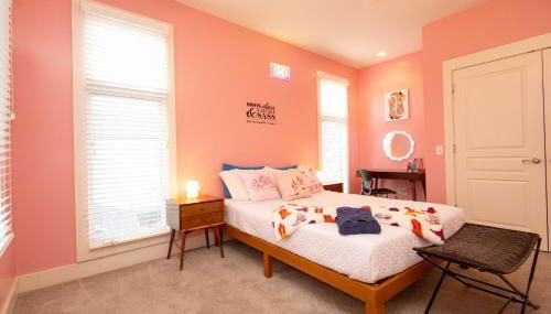 Pink Experience - West End Broadway & Restaurants - Foto 5