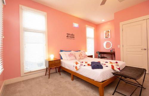 Pink Experience - West End Broadway & Restaurants - Foto 5