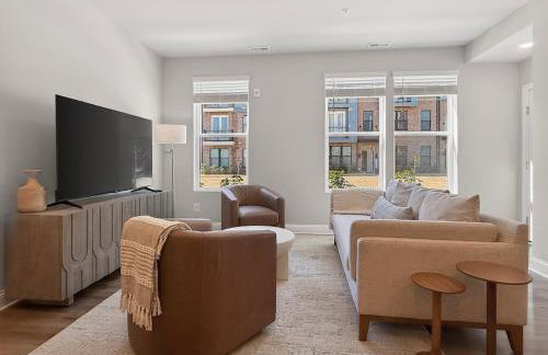 Luxe King Bed, Balcony, Garage in Downtown Raleigh - Foto 38