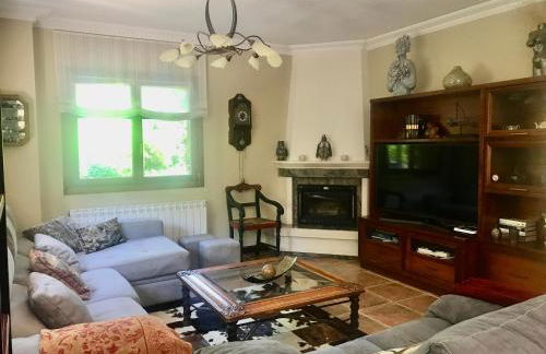 Caserio Arrigorri excelente ubicación jardín con BBQ perfecto para grupos - Foto 27