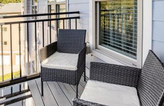 Cozy Uptown apartment with Gym and Swimming pool - Photo 9