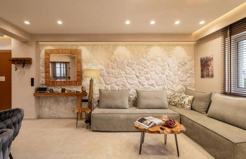 Rustic Boutique Apartment with Live Olive Tree & Private Parking - Photo 2
