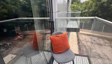 #22 Lux & Stylish 2 bed 2 bath Apart w balcony 11 - Near Cannon Hill Park - Sleeps 4 - Perfect for contractors and families - Free parking - Foto 3